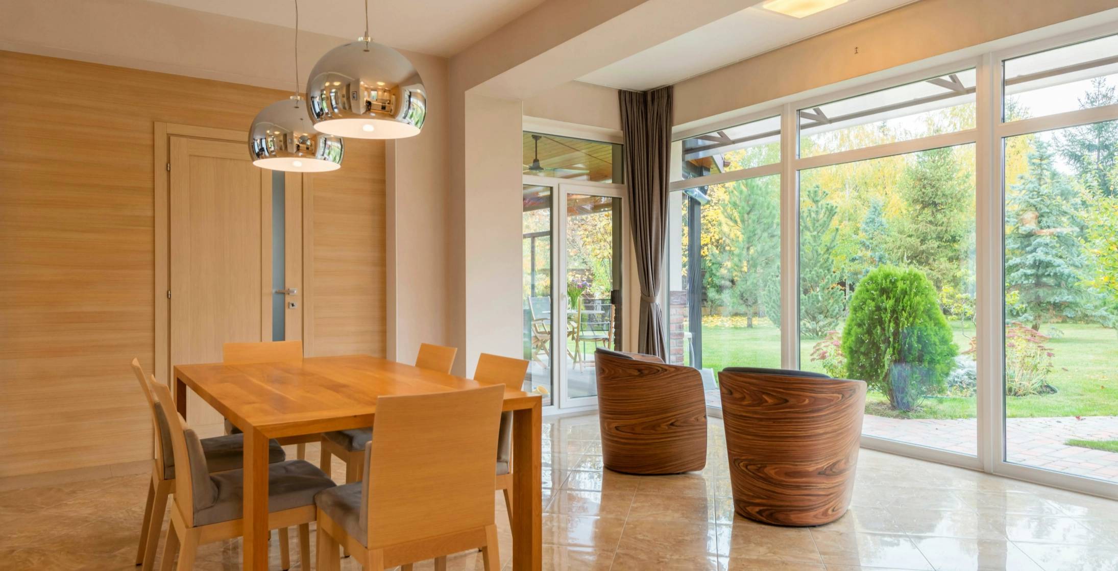 enclosed outdoor deck